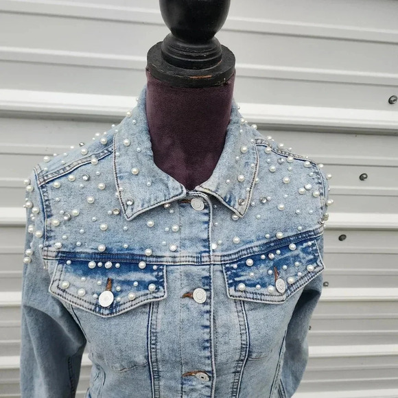 Urban Closet Women's Jewel Beaded Stretch Denim Jacket Crop Light Wash Sz S - Picture 3 of 13